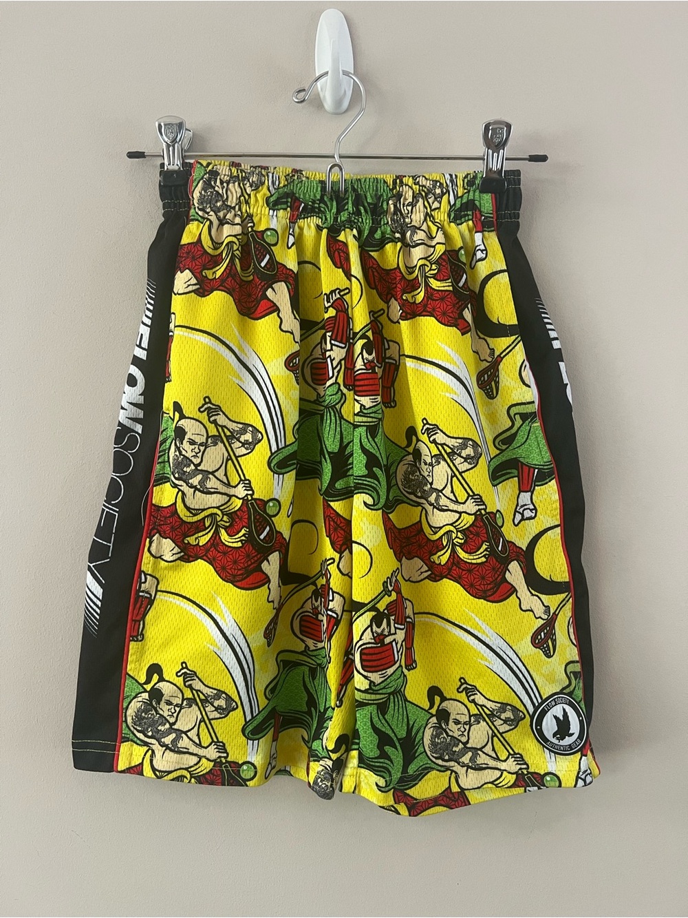 Flow society samurai print lacrosse shorts boys size large yellow